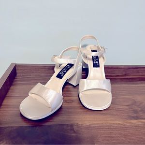 90s/Y2K MUDD Brand White Satin Chunky Heeled Sandals.